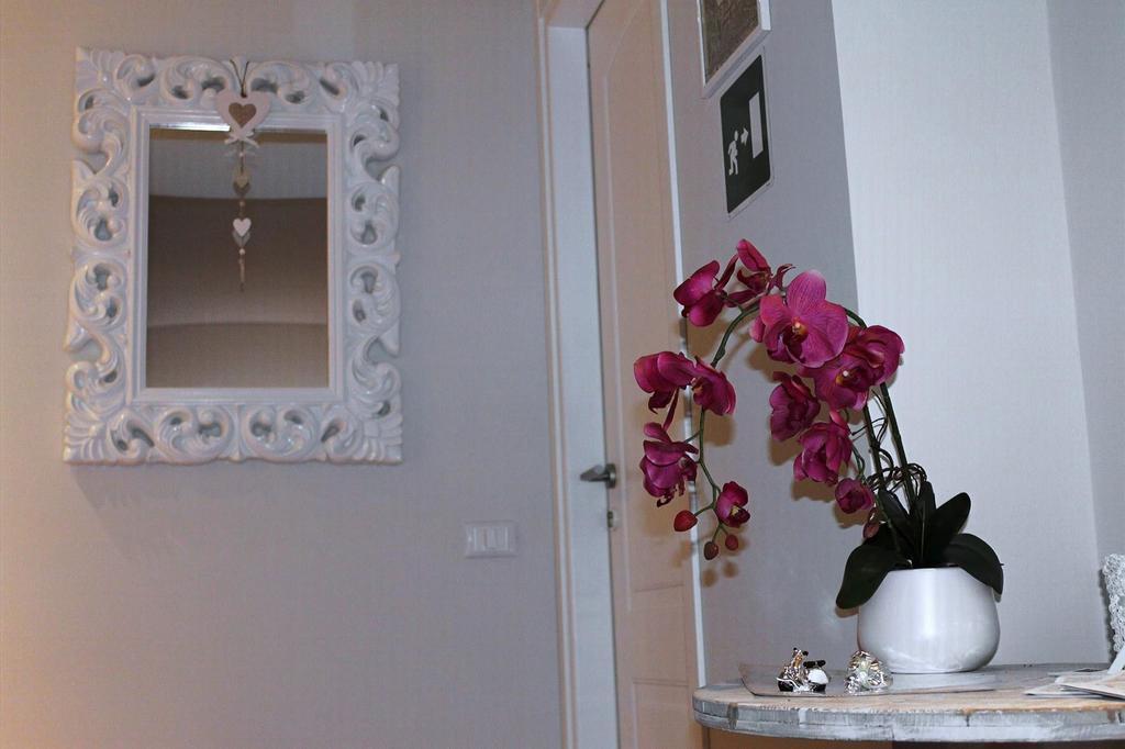 5 Rooms Apartment For 7 People Near Coloseum Рим Экстерьер фото